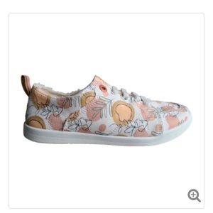 Vionic slip on shoes - Pismo style Size 8